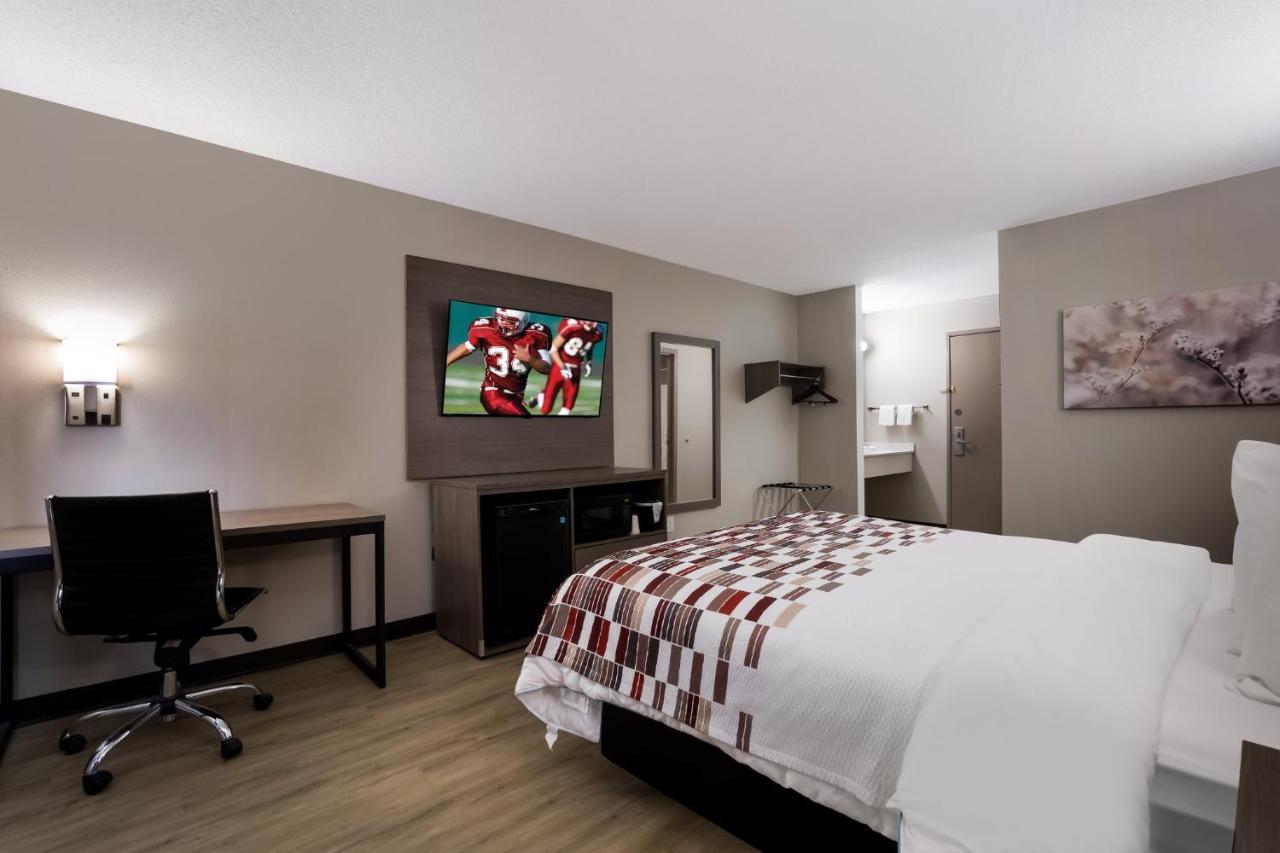 Super 8 By Wyndham Marston Motel Bagian luar foto