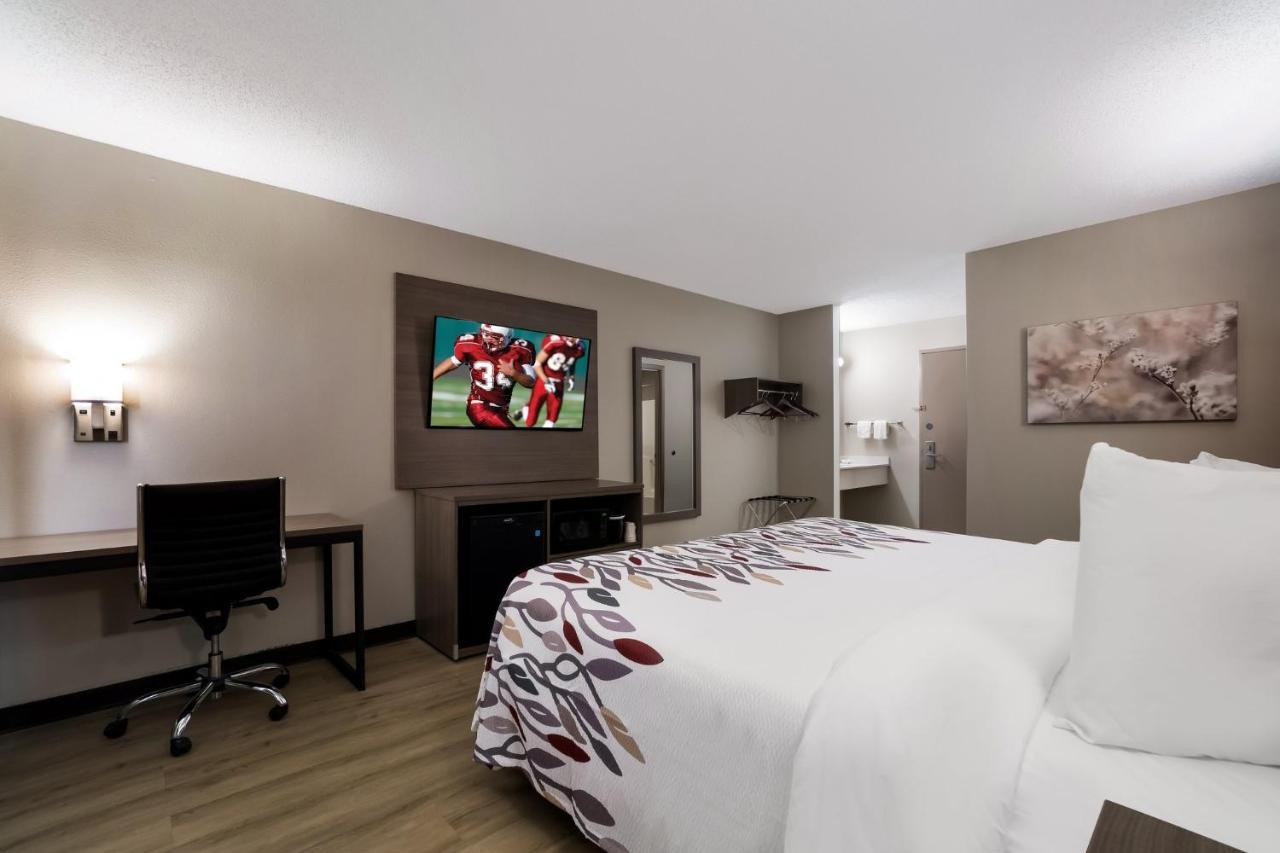 Super 8 By Wyndham Marston Motel Bagian luar foto