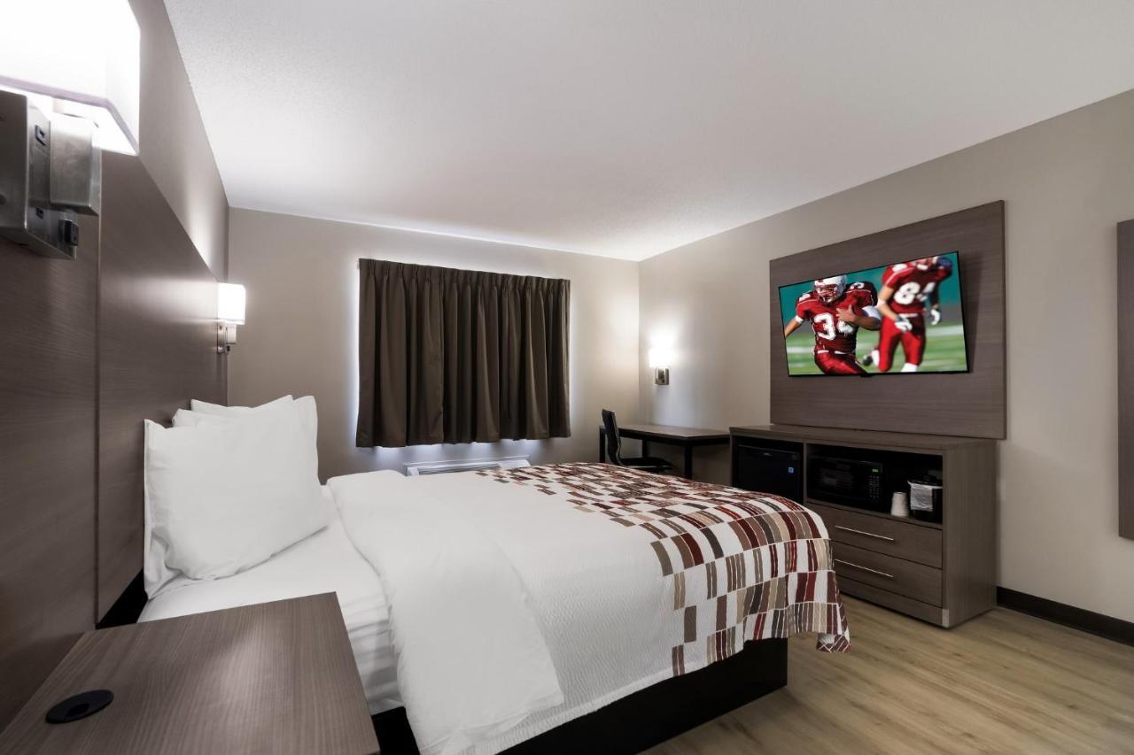 Super 8 By Wyndham Marston Motel Bagian luar foto