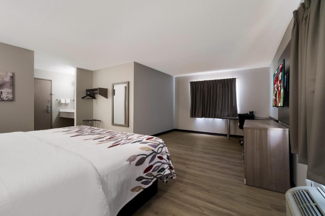 Super 8 By Wyndham Marston Motel Bagian luar foto