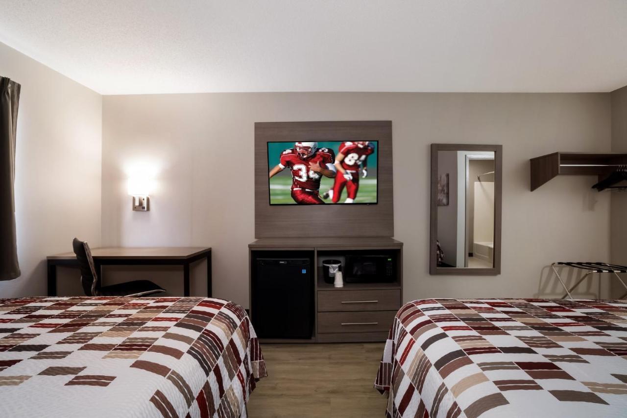 Super 8 By Wyndham Marston Motel Bagian luar foto