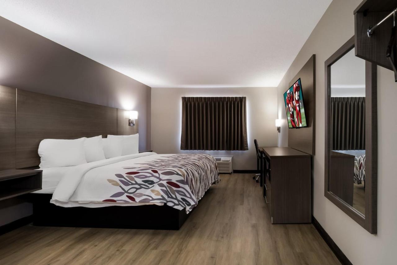 Super 8 By Wyndham Marston Motel Bagian luar foto