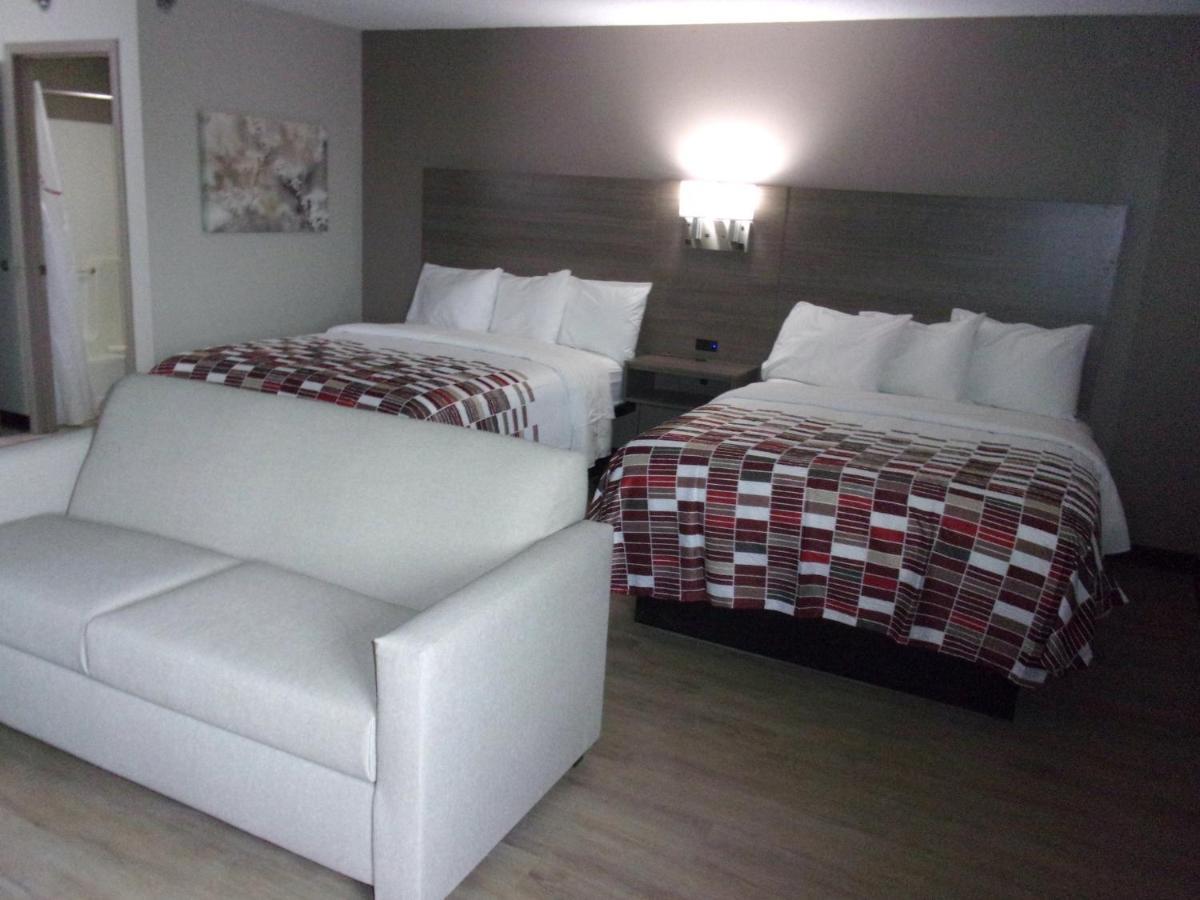Super 8 By Wyndham Marston Motel Bagian luar foto