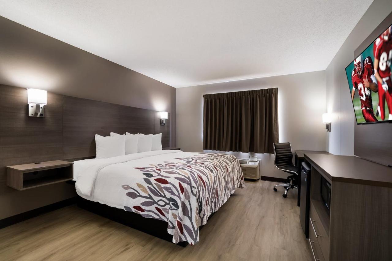 Super 8 By Wyndham Marston Motel Bagian luar foto