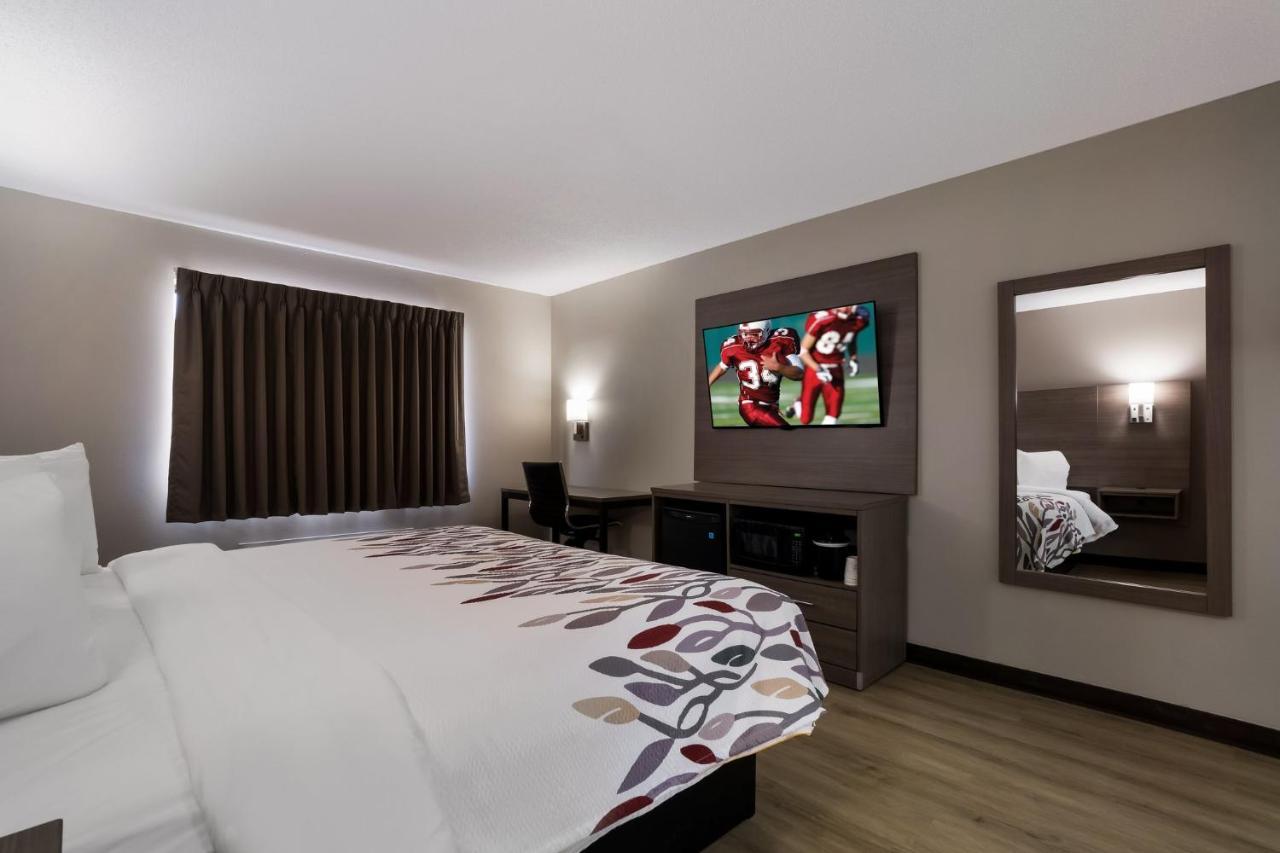 Super 8 By Wyndham Marston Motel Bagian luar foto