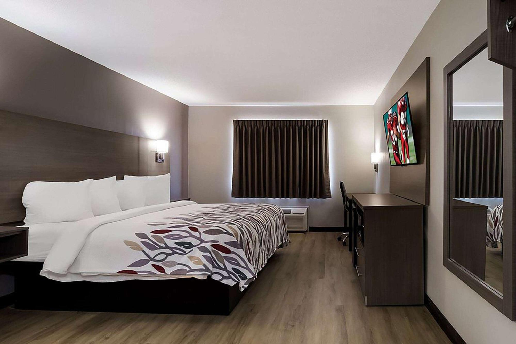 Super 8 By Wyndham Marston Motel Bagian luar foto