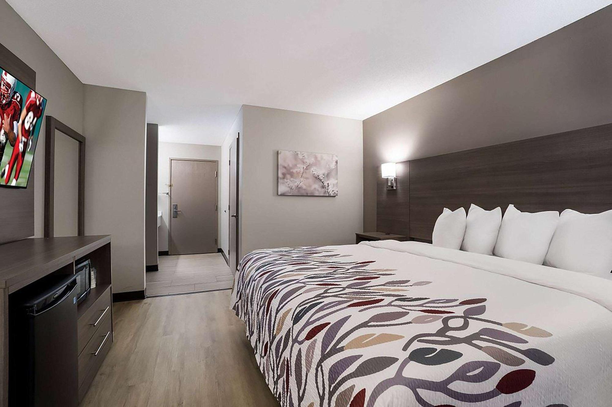 Super 8 By Wyndham Marston Motel Bagian luar foto